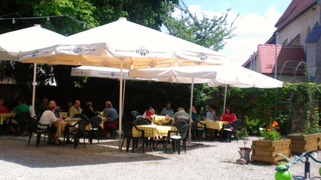 Stiftsgasthof Hochburg المظهر الخارجي الصورة